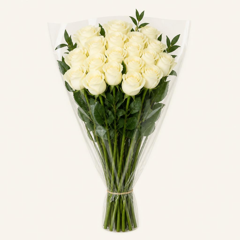 Simple bouquet of white and cream roses